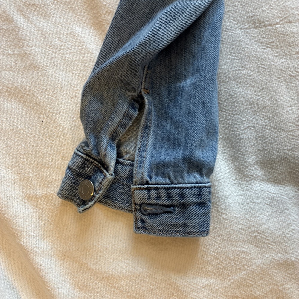 Gap Womens Denim Icon Jacket Medium Wash Blue Distressed Jean Jacket Small Model - Picture 14 of 16